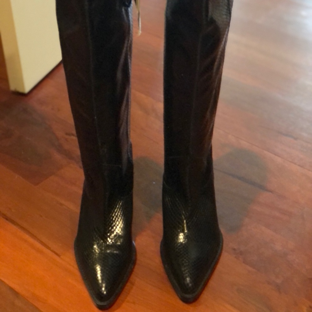 COPY - Zara NWT ‘snake skin’ like cowboy style bo…
